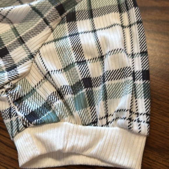 Caution to the wind checkered crop top - Picture 4 of 8